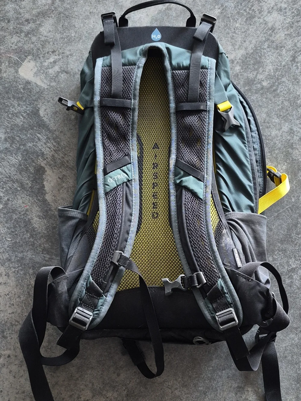 OSPREY Teal Backpack with Yellow Accents and Gray Pockets